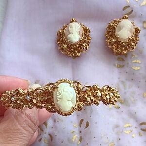 Florenza Cameo Jewelry Set